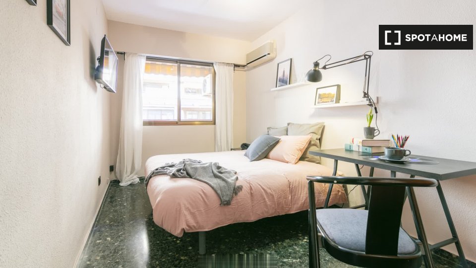 Double room Valencia, 5 beds, 110m² — photo 9