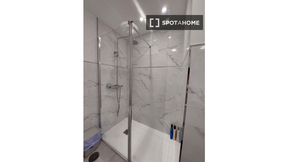 Double room Madrid, 4 beds, 95m² — photo 14