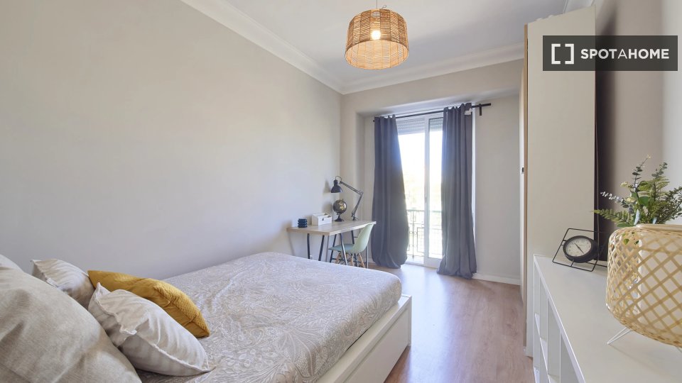 Double room Lisbon, 6 beds — photo 11