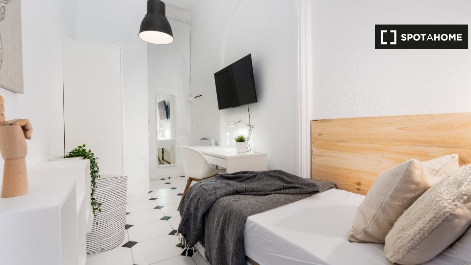 Double room Barcelona, 8 beds, 140m² — photo 3