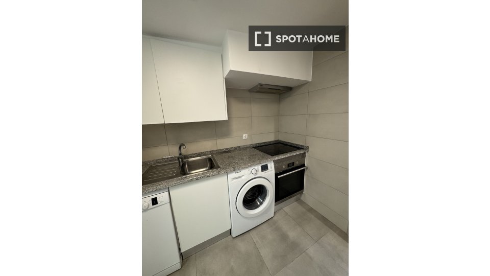 Apartment Lisbon, 2 beds — photo 15