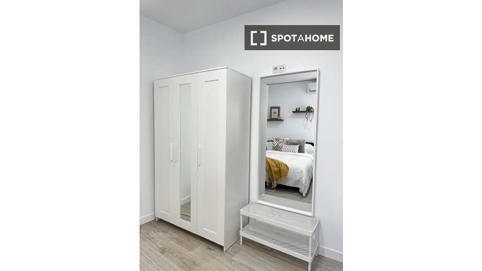 Double room Madrid, 4 beds — photo 12