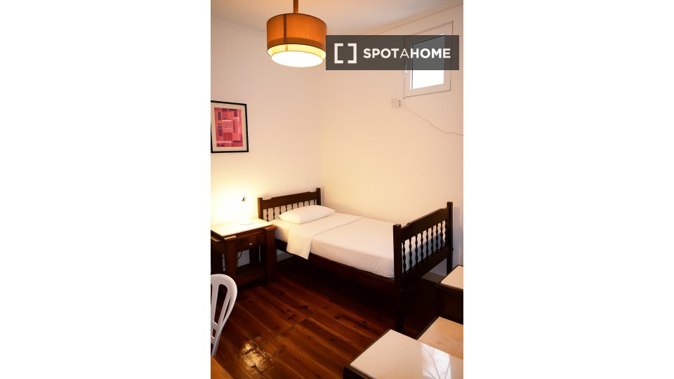 Double room Lisbon, 5 beds — photo 28