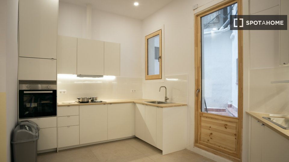 Double room Barcelona, 10 beds, 210m² — photo 5