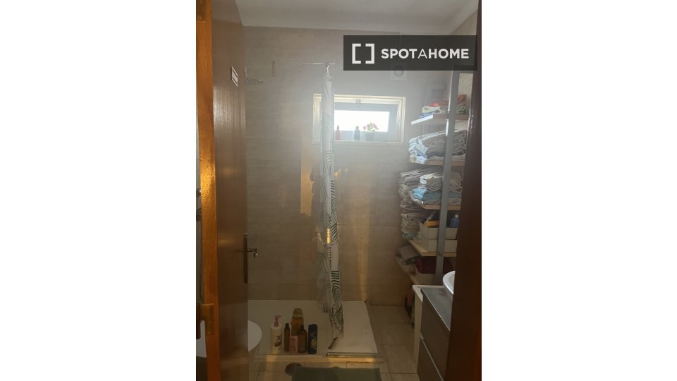 Double room Lisbon, 4 beds, 150m² — photo 8