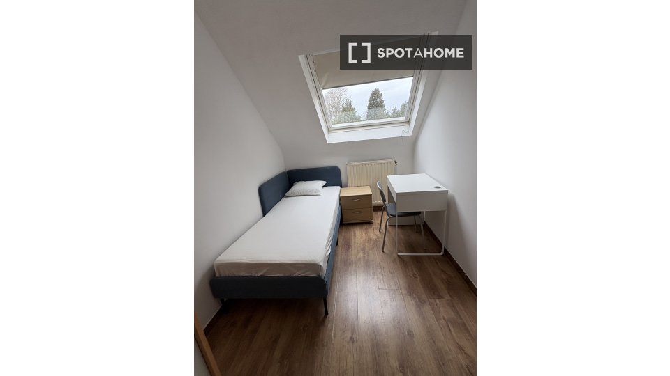 Double room Brussels, 3 beds, 68m² — photo 5