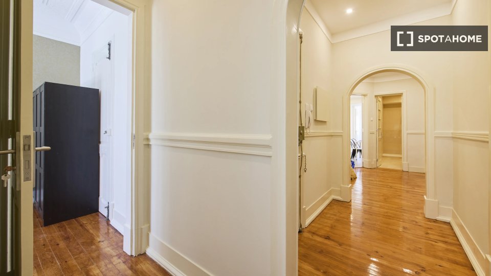 Double room Lisbon, 6 beds — photo 17