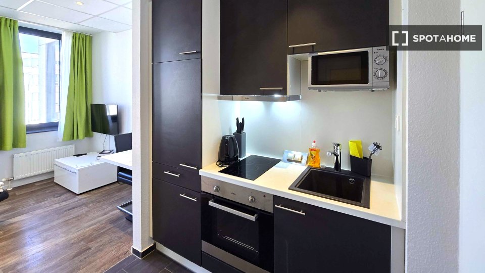 Apartment Frankfurt, 1 bed, 24m² — photo 1