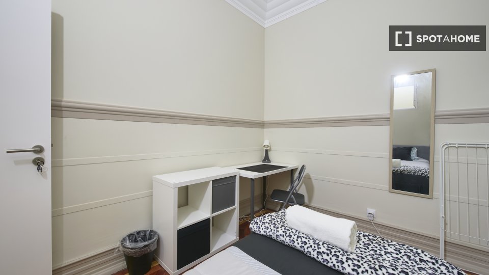 Double room Lisbon, 9 beds — photo 24