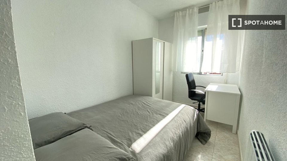 Double room Madrid, 4 beds — photo 16