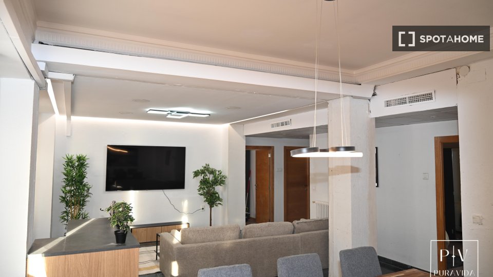 Double room Valencia, 8 beds, 263m² — photo 2