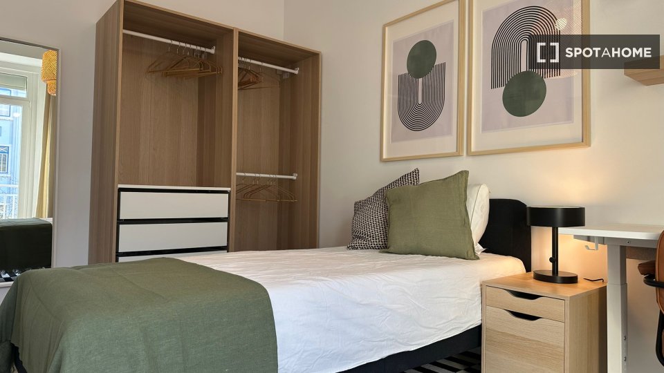 Double room Lisbon, 6 beds, 160m² — photo 22