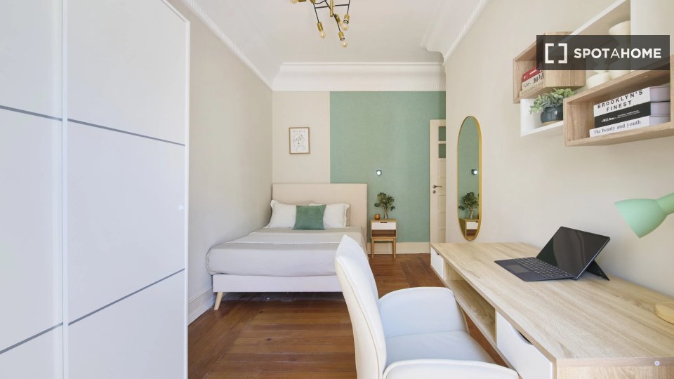 Double room Lisbon, 6 beds — photo 12