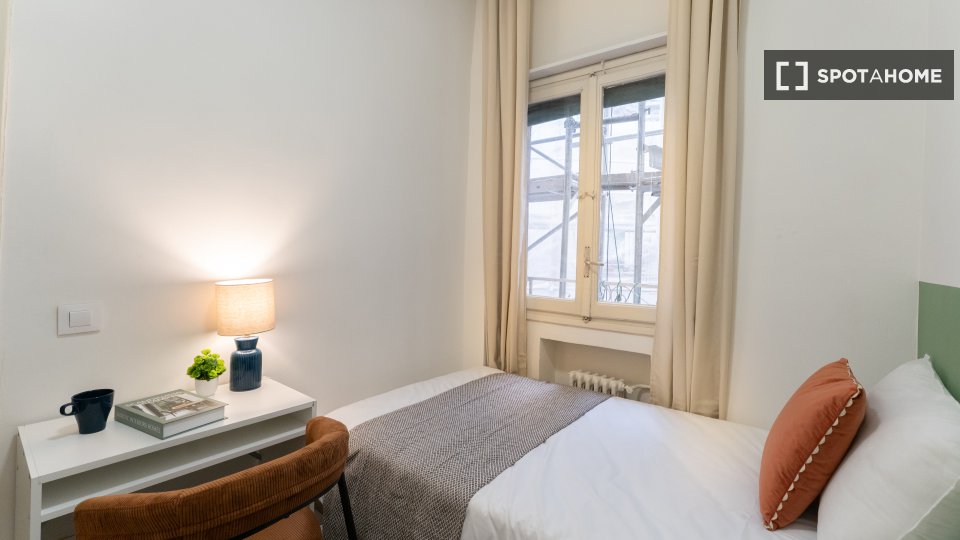 Double room Madrid, 6 beds — photo 10