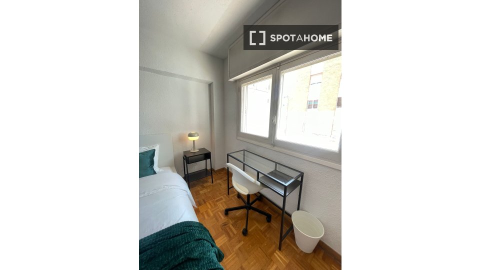 Double room Madrid, 6 beds — photo 12