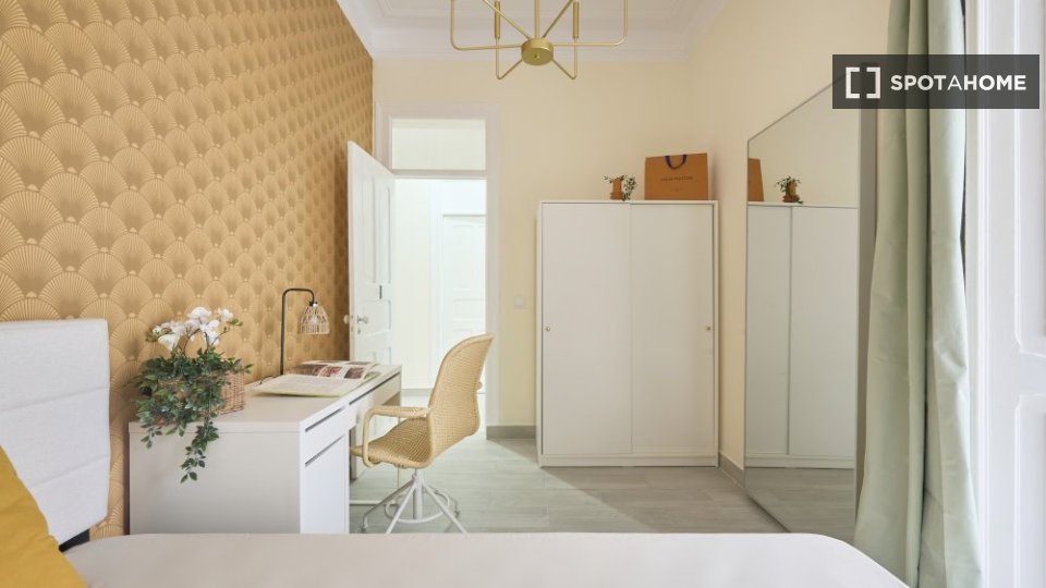 Double room Lisbon, 5 beds — photo 11