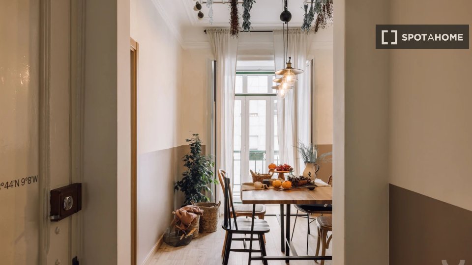 Apartment Lisbon, 2 beds, 115m² — photo 1
