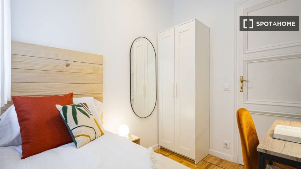Double room Madrid, 5 beds — photo 14