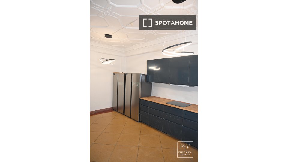 Double room Valencia, 8 beds, 263m² — photo 1