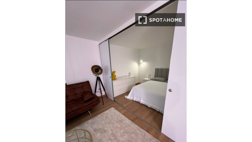 Apartment Lisbon, 2 beds, 66m² — photo 2