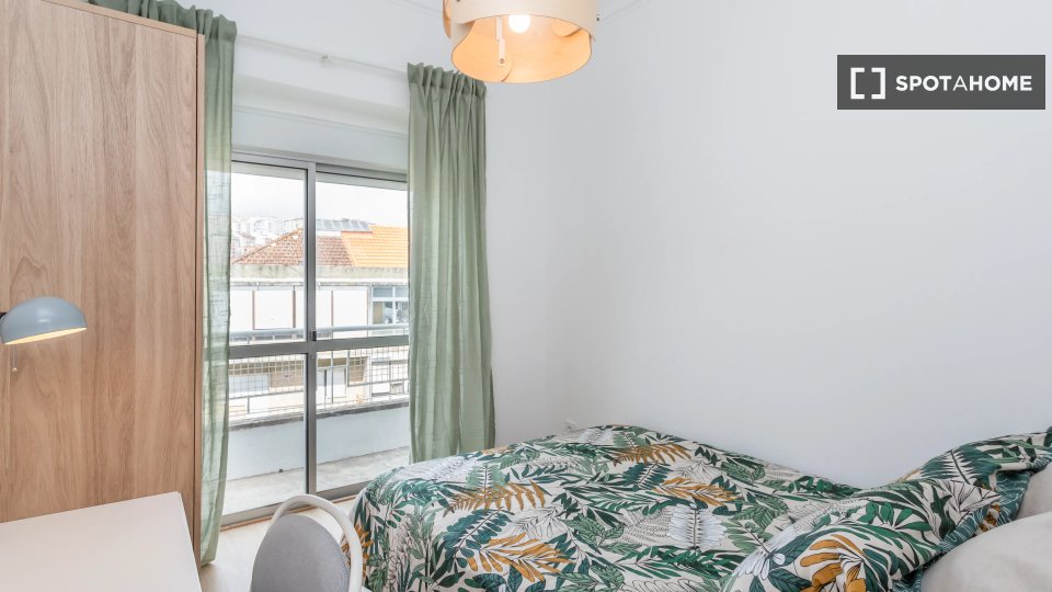Double room Lisbon, 5 beds — photo 10