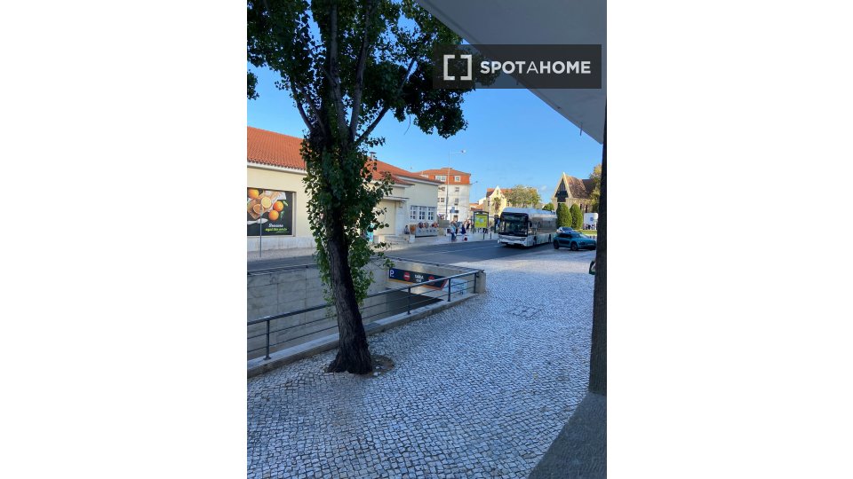Double room Lisbon, 1 bed — photo 13