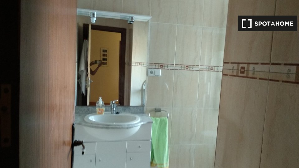 Double room Madrid, 2 beds — photo 5