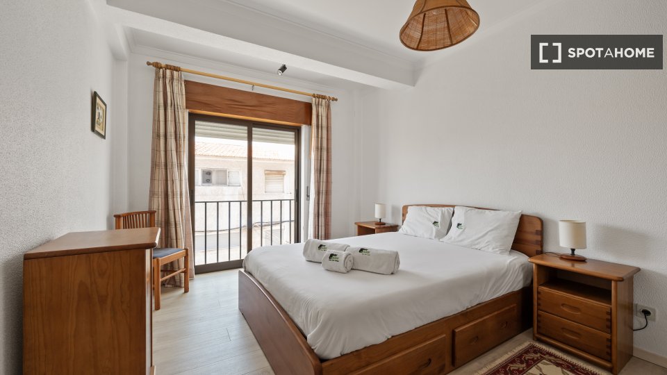 Apartment Lisbon, 2 beds, 70m² — photo 12