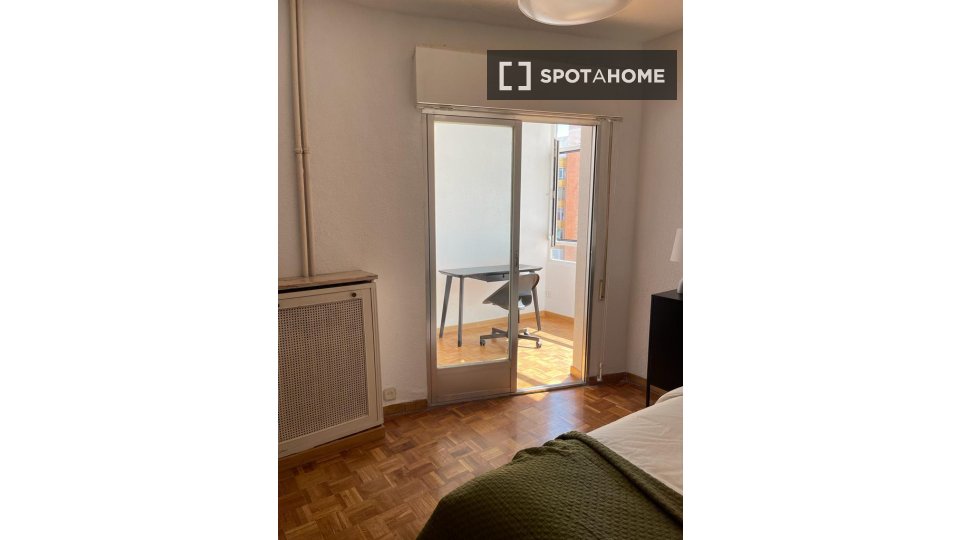 Double room Madrid, 6 beds — photo 11