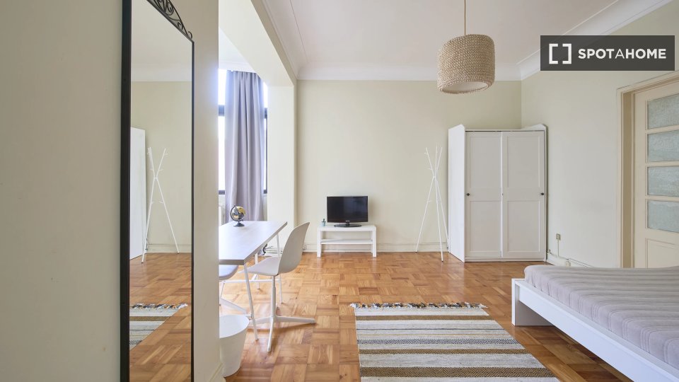 Double room Lisbon, 6 beds — photo 1