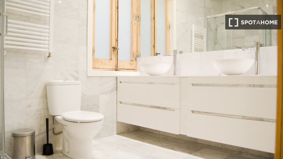 Double room Madrid, 4 beds, 60m² — photo 2