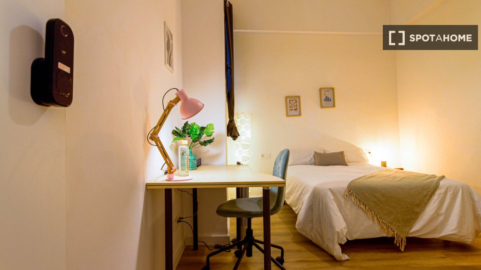 Double room Barcelona, 9 beds — photo 1