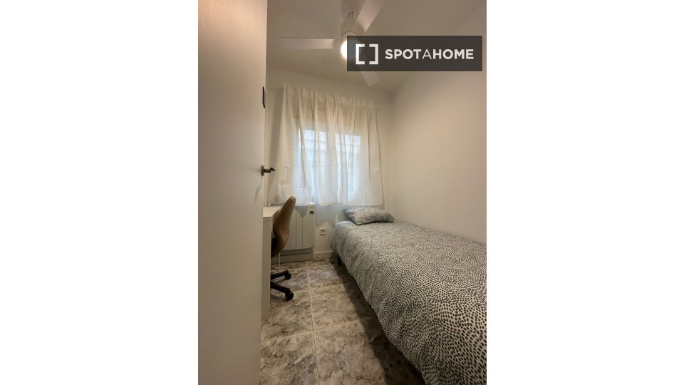 Double room Madrid, 5 beds — photo 15
