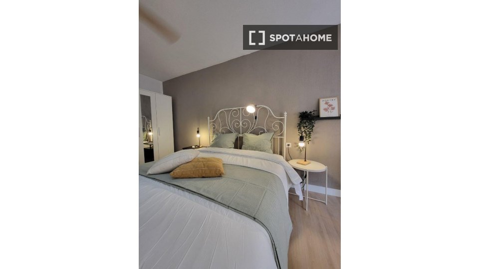 Double room Alicante, 5 beds, 120m² — photo 3
