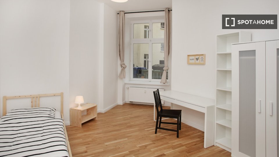 Double room Berlin, 4 beds, 104m² — photo 7