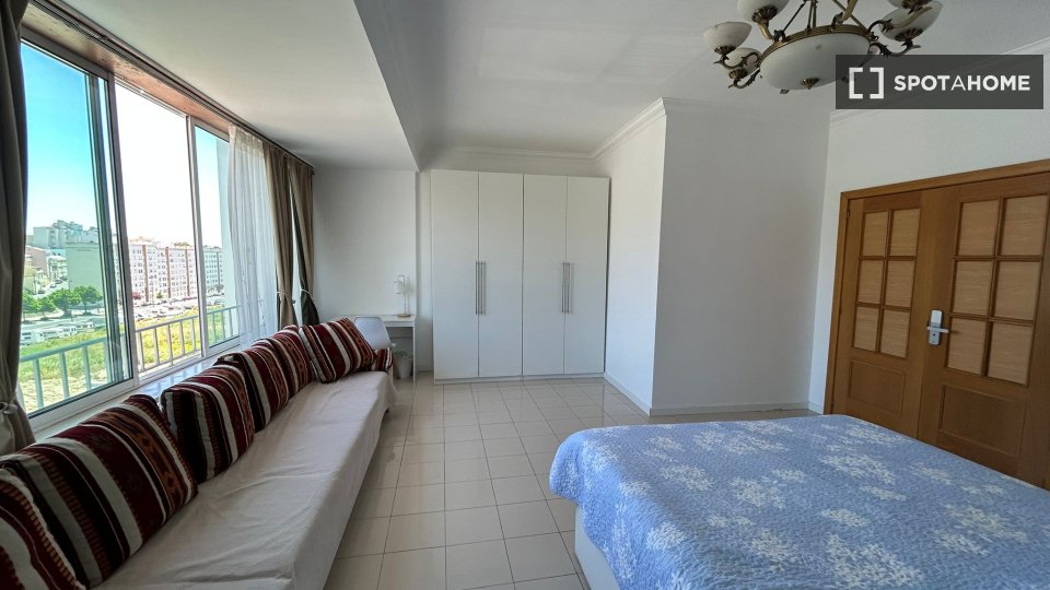 Double room Lisbon, 4 beds, 125m² — photo 38