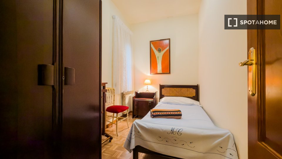 Apartment Barcelona, 4 beds, 80m² — photo 19