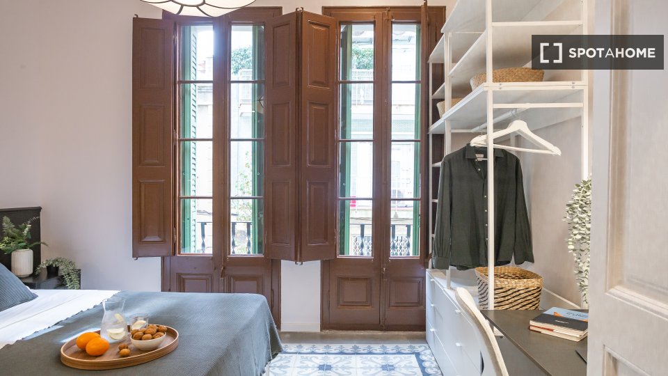 Double room Barcelona, 16 beds, 380m² — photo 1