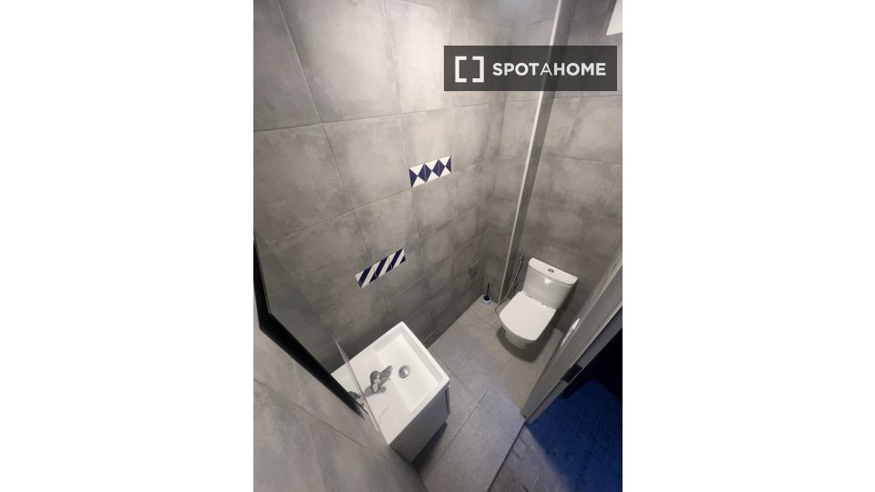 Double room Barcelona, 3 beds, 80m² — photo 5
