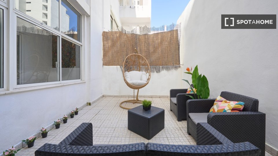 Double room Lisbon, 5 beds — photo 28