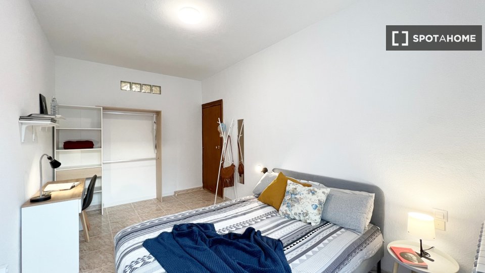 Double room Madrid, 9 beds, 200m² — photo 18