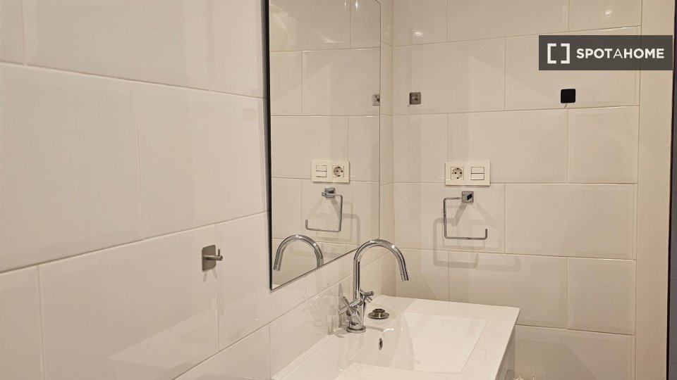 Double room Granada, 4 beds — photo 11