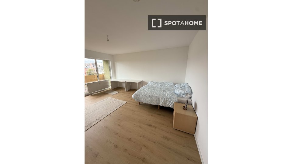 Double room Berlin, 3 beds, 78m² — photo 1
