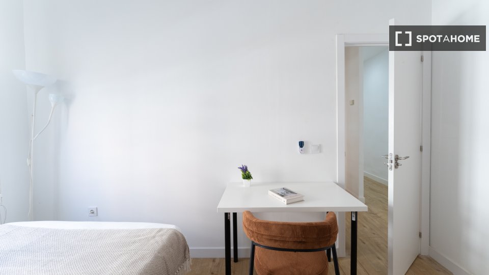 Double room Madrid, 6 beds — photo 11