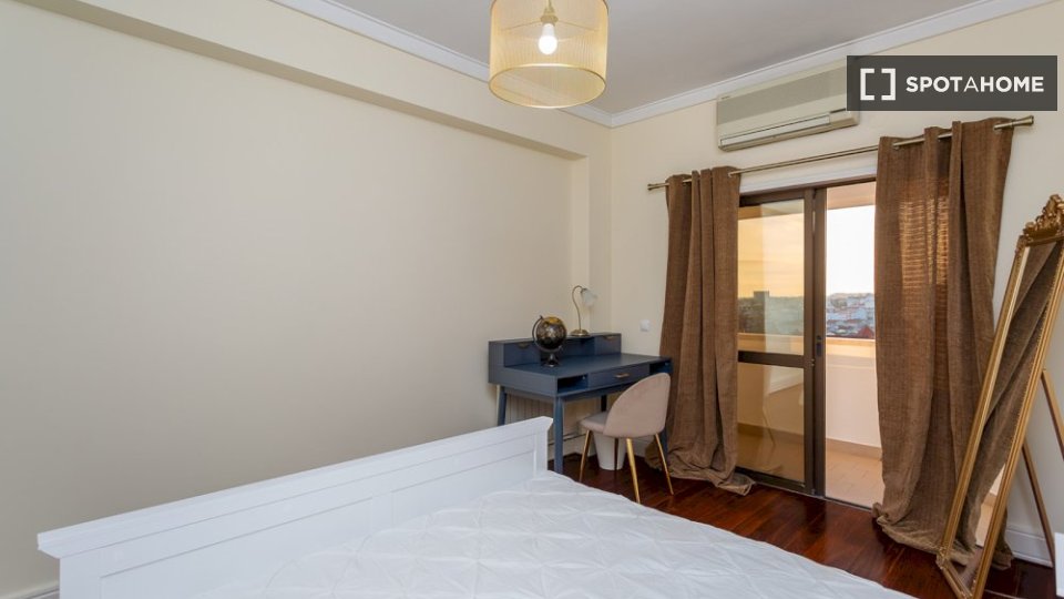 Double room Lisbon, 8 beds — photo 1