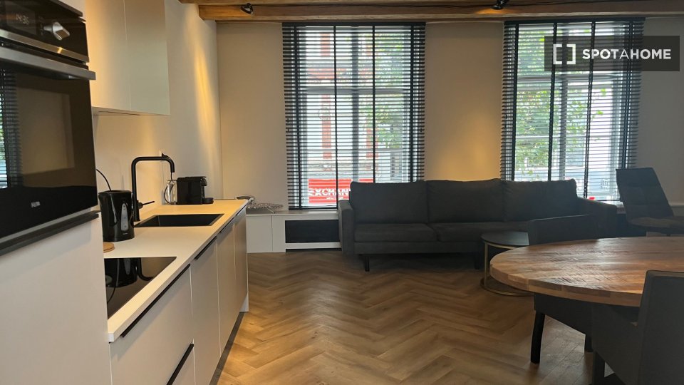 Apartment Amsterdam, 2 beds, 75m² — photo 2