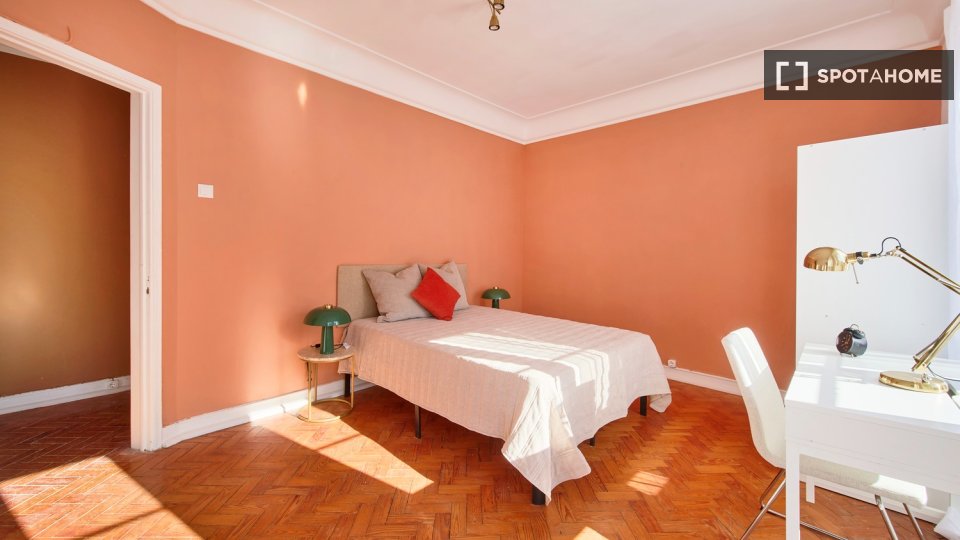 Double room Lisbon, 6 beds — photo 25