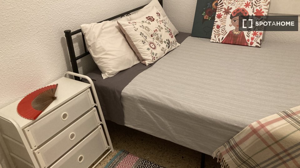 Double room Barcelona, 3 beds, 90m² — photo 7