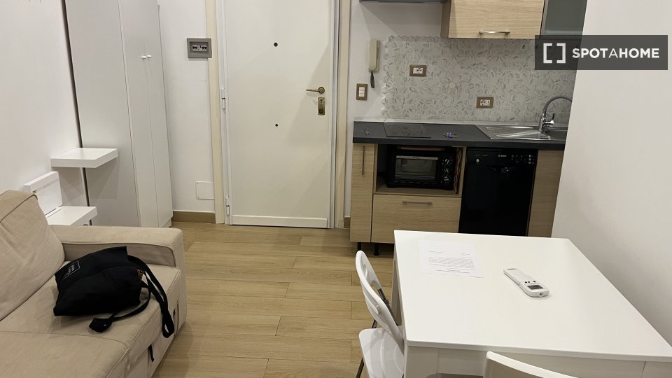 Apartment Rome, 1 bed, 35m² — photo 2