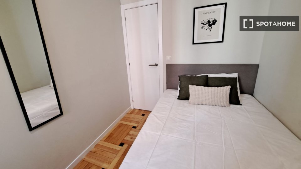 Double room Madrid, 8 beds, 139m² — photo 4